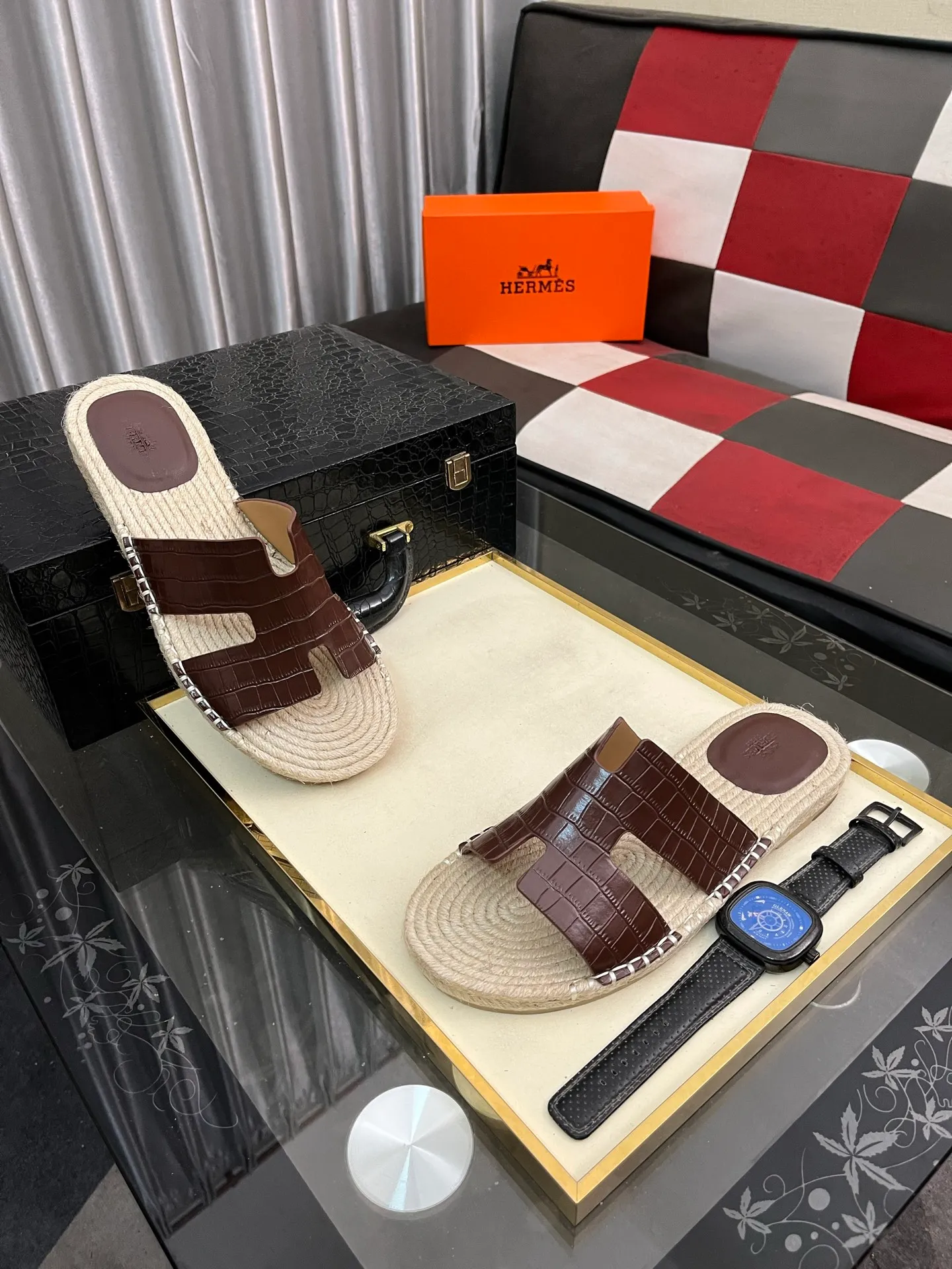 Men's shoes 💰340⌚️⌚️《HERMES》Hermes 💁♂️Men's casual slippers, compare the quality at the counter🧚🏿♂️ The upper layer has a stone pattern with clear texture, showing high-end, high-end, comfortable to wear and versatile. Purely hand-pulled, raw rubber breathable outsole, breathable and comfortable lambskin lining, 100% comfortable density, original rubber outsole wear-resistant code number 38-44. Can be customized 45-46-47